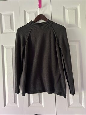 JEANNE PIERRE Dark Gray Ribbed Neck Knit Sweater